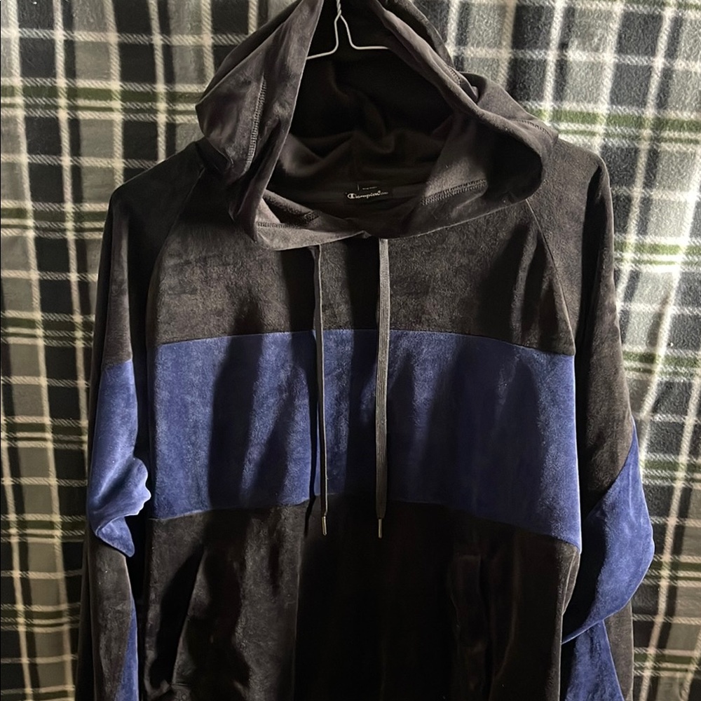 Champion Black and Blue Sweatshirt with Color Block Design
Free with any bundle